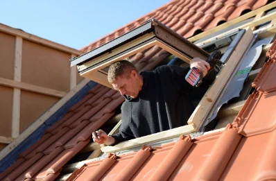Pose de fenêtres de toit Velux à Montgon